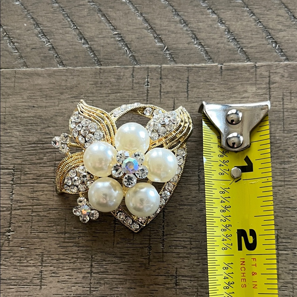 Vintage Gold Pearl and‎ Rhinestone Brooch - Picture 7 of 7